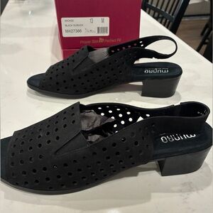 Munro Mickee-Black Nubuck Sandals